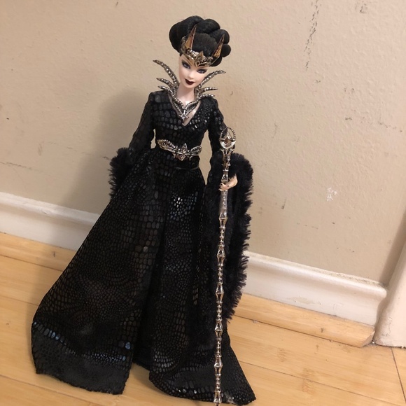 Mattel 2015 Barbie Queen of the Dark Forest Gold Label Doll in Box! - Picture 3 of 7